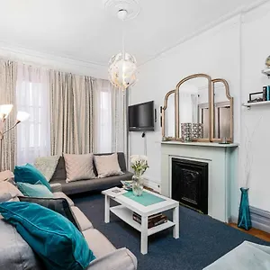 Apartment Cloverleaf - Perfectly Located Near Restaurants, Shops, & Sites, New York