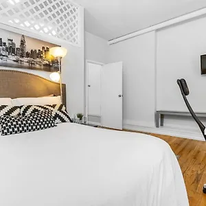 Apartment Elevate In Times Square - 2br Within Walking Distance To Times Square, New York